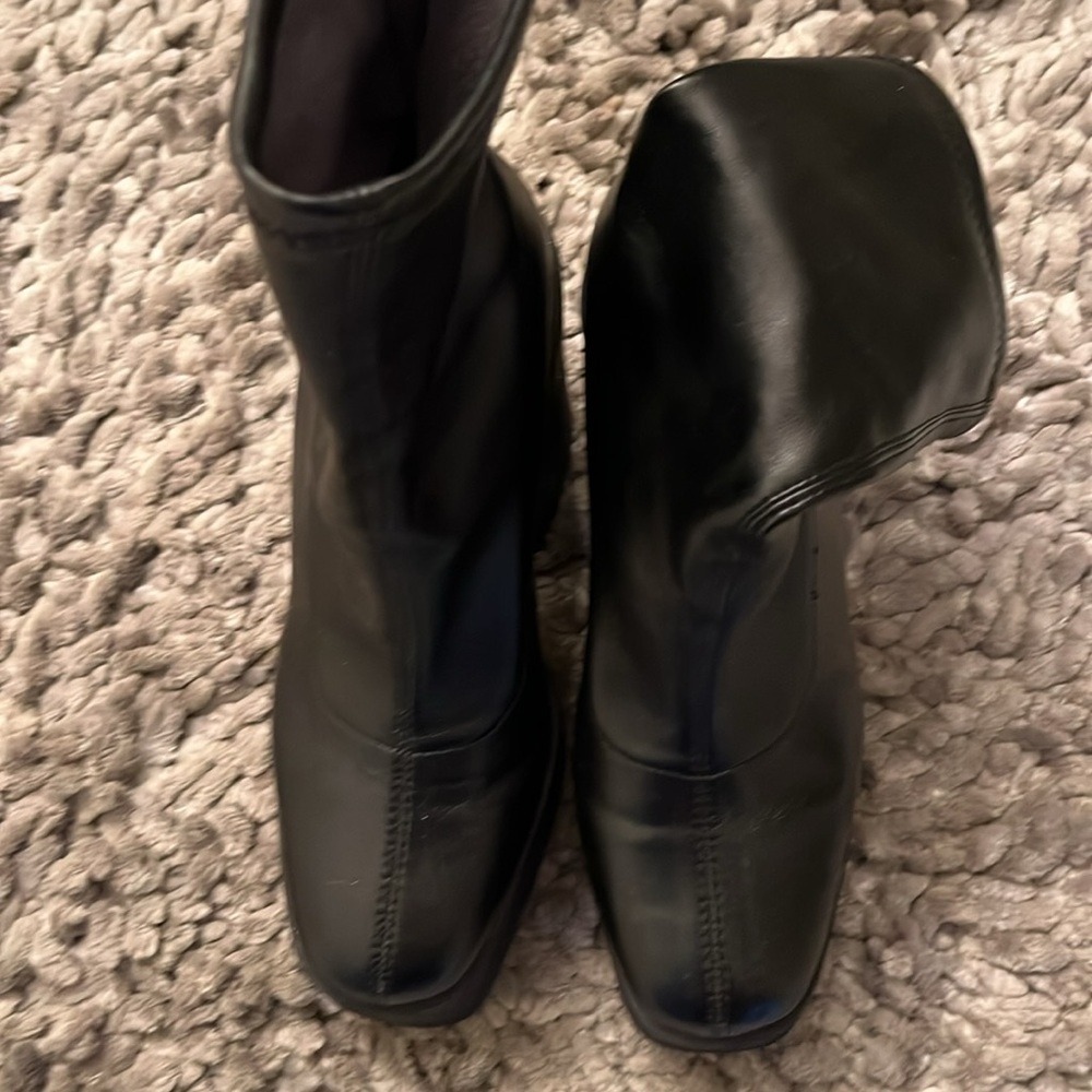 Unbranded black platform ankle boots. Very comfortable and fits a 7 or 7.5.